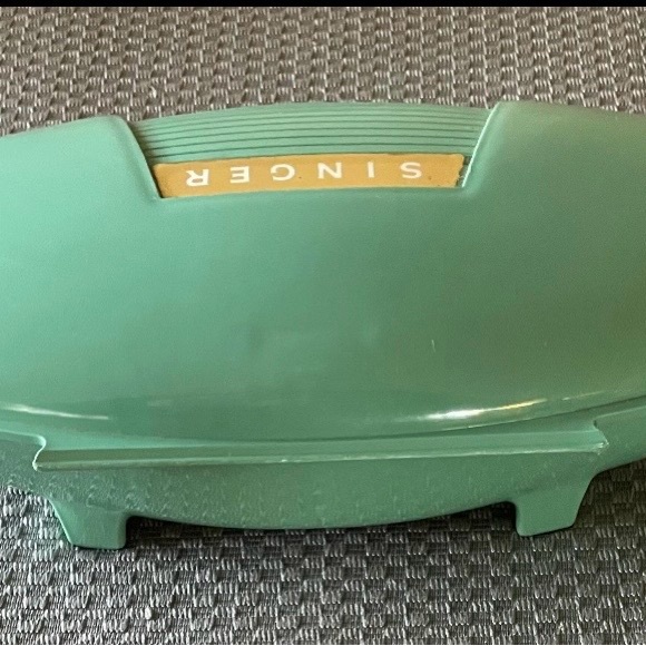 Singer Green Buttonholer and Case - Picture 4 of 5